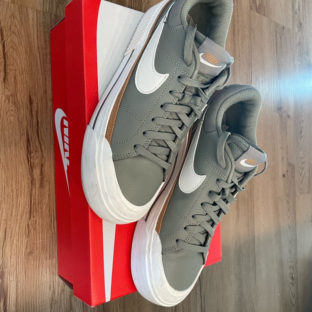 Nike Court Legacy Lift- Women’s 8